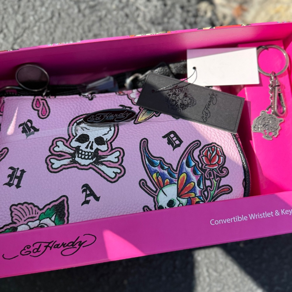 Ed Hardy Pink Tattoo Print Convertible Wristlet and Tiger Key Ring Gift Set NIB - Picture 3 of 6